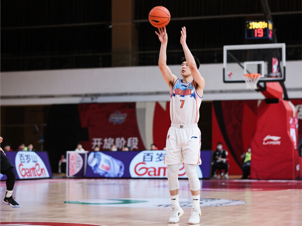 国足即将开启季前冬训，邵佳一上任后敲定训练细节